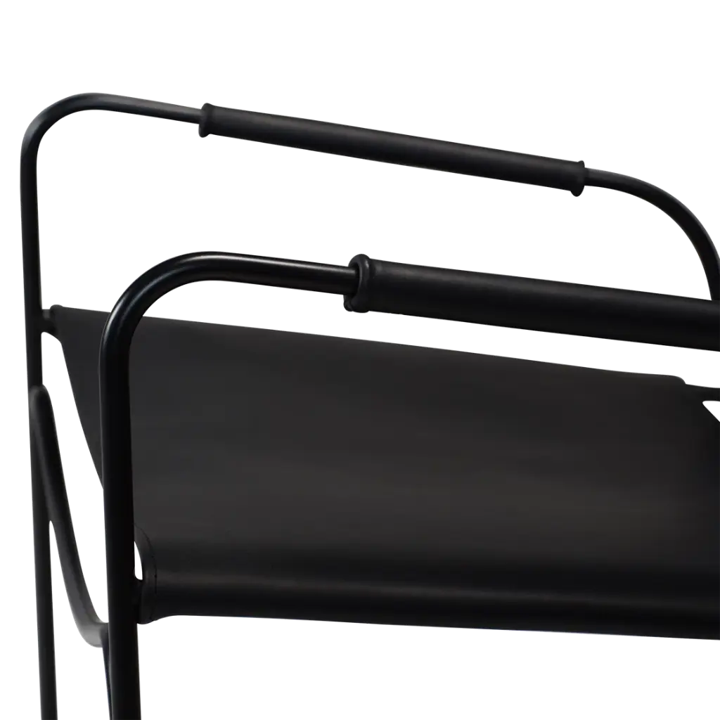 paz-lounge-chair-black-leather-with-black-metal-legs-700801900-03-detail1.webp