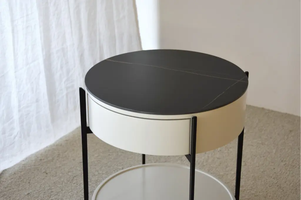 1table-d-appoint-n18pierre-frittee-noire.webp
