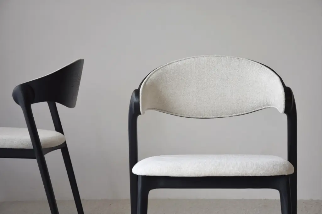 3set-2-chaises-lea-boisnoir-beige.webp