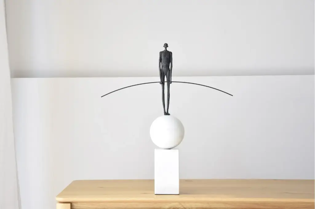[INTERIORISMO] SCULPTURE FUNAMBULE MÉTAL ET MARBRE