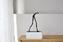 [INTERIORISMO] Sculpture en metal et marbre Caminante