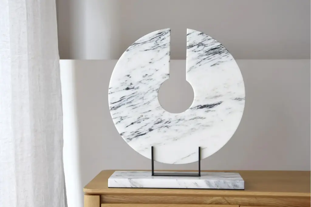 [INTERIORISMO] Sculpture en métal et marbre Arnela
