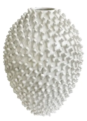 Vase crème cloutée en céramique